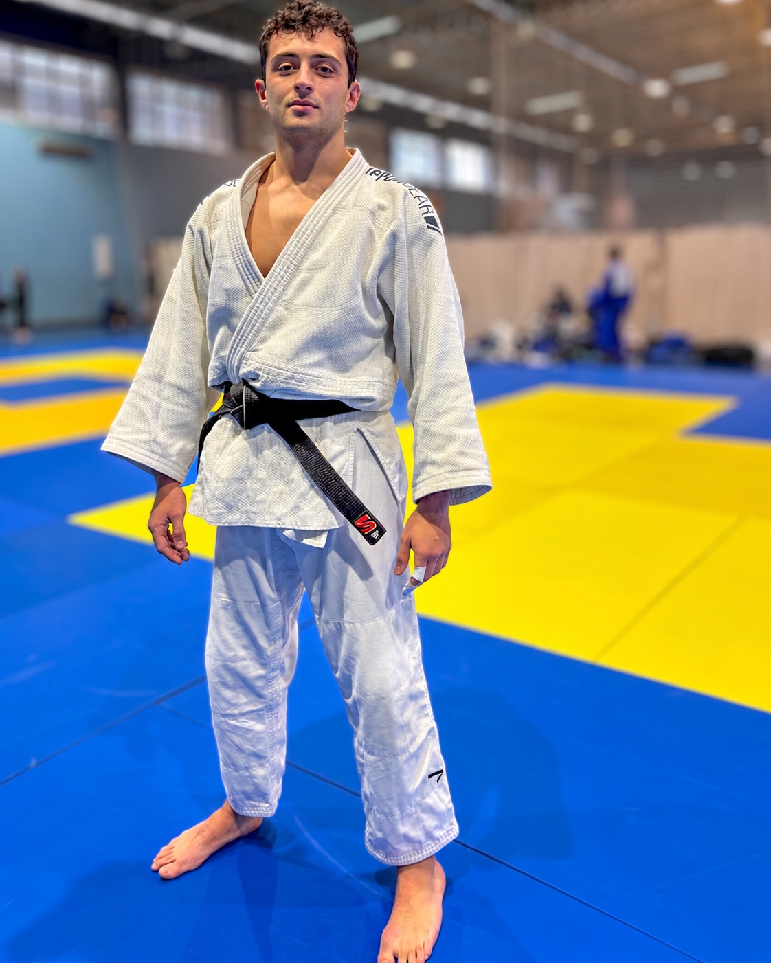 Judoca no pavilhão de competição